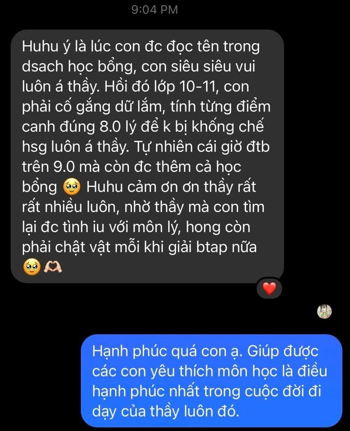Tin nhắn học trò báo được học bổng, điểm trung bình Lý trên 9.0 — và lời đáp của thầy: giúp được các con yêu thích môn học là điều hạnh phúc nhất trong cuộc đời đi dạy